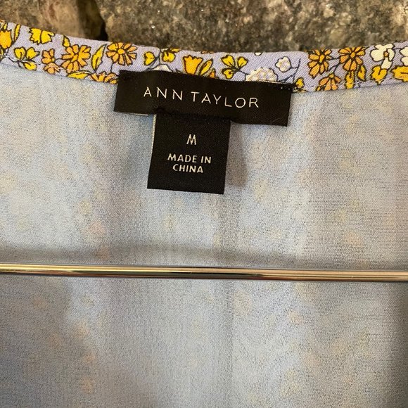 Ann Taylor Flutter Sleeve Floral Dress Sz 4 - NWOT - Picture 2 of 11